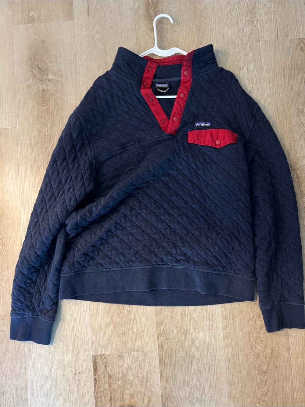 Patagonia Men’s Navy Quilted V-Neck Pullover with Red Trim